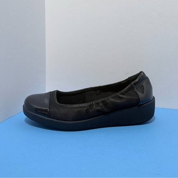 Easy Spirit Black Women's Flats - Picture 3 of 14
